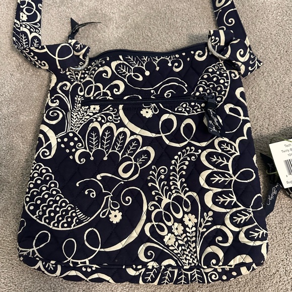 NWT/NWOT Twirly Birds Navy Vera Bradley Hipster and Tech Case Set - Picture 3 of 3